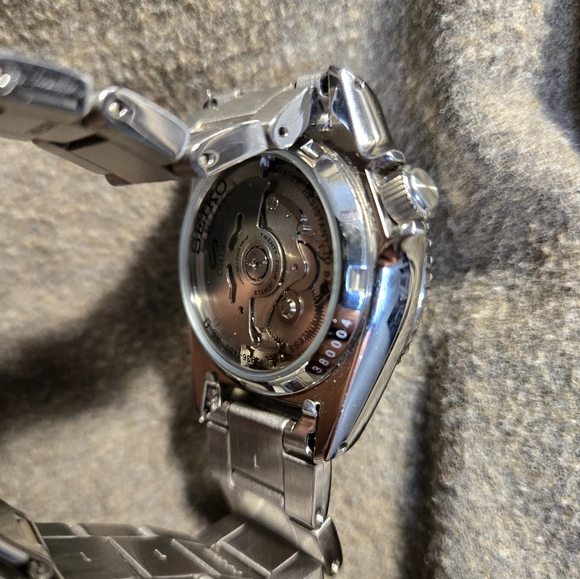 Seiko 5 Sports Automatic Diver Champaign Dial - Picture 5 of 7